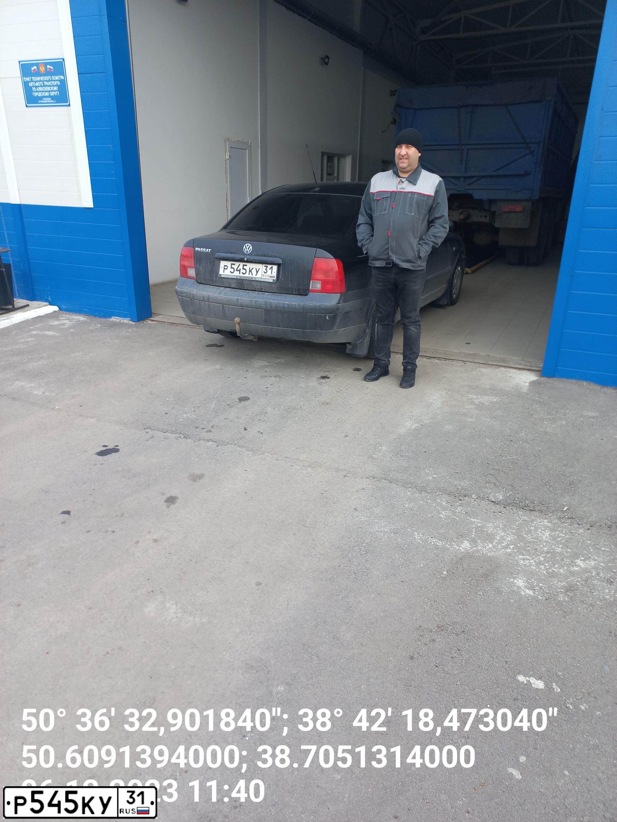 Фото автомобиля VOLKSWAGEN PASSAT, 1998 — госномер Р545КУ31. Цвет: ЧЕРНЫЙ