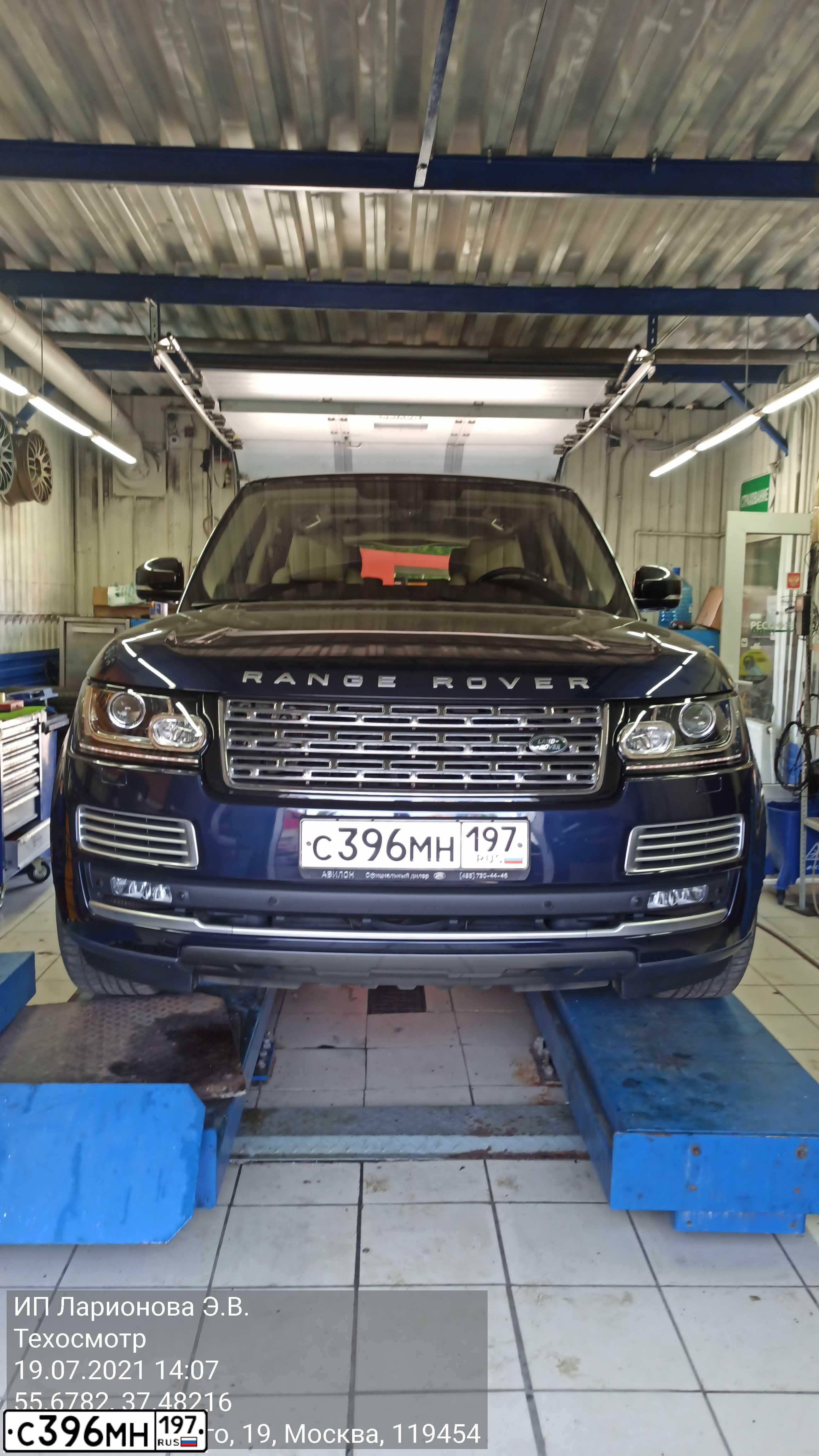 Фото автомобиля LANDROVER RANGE ROVER, 2011 — госномер С878СС197. Цвет: КОРИЧНЕВЫЙ ТЕМНЫЙ