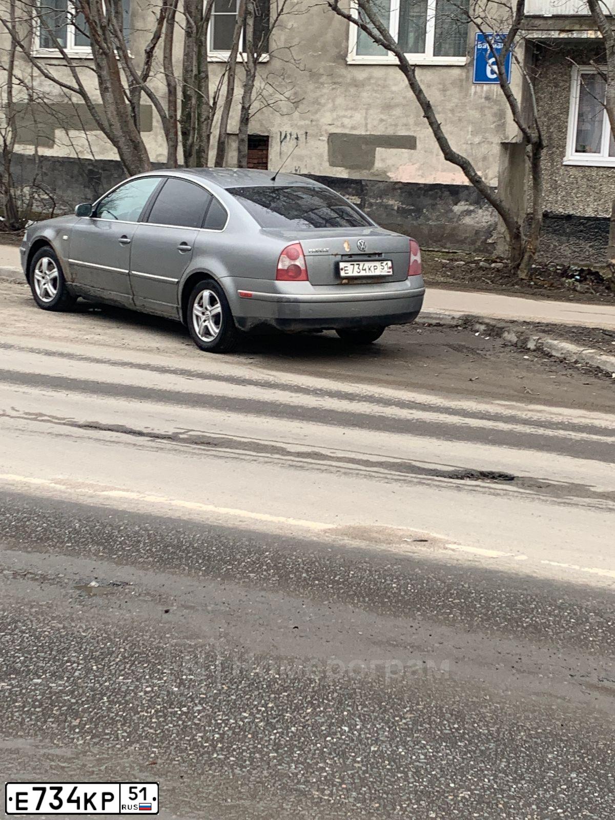 Фото автомобиля VOLKSWAGEN PASSAT, 2001 — госномер Е180ОН51