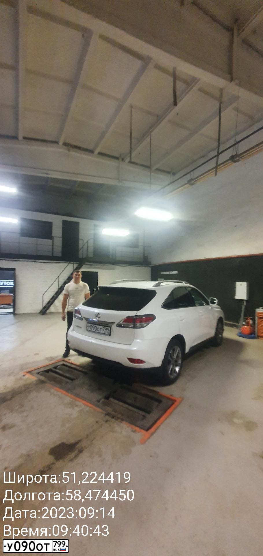 Фото автомобиля LEXUS S RX, 2013 — госномер Е548ОВ156. Цвет: Белый