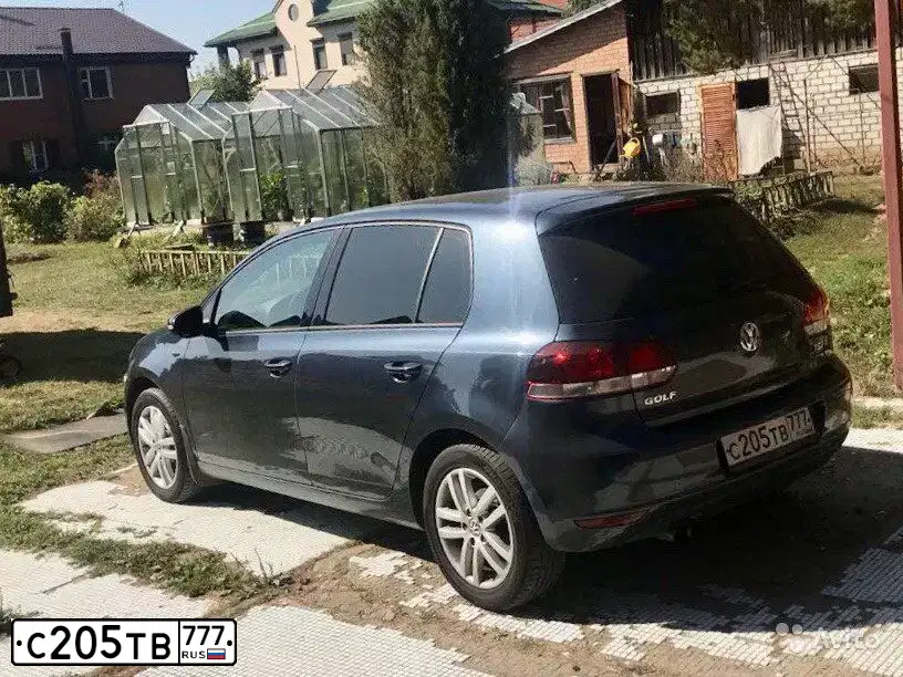 Фото автомобиля VOLKSWAGEN GOLF, 2012 — госномер А979АХ50. Цвет: СЕРО-СИНИЙ