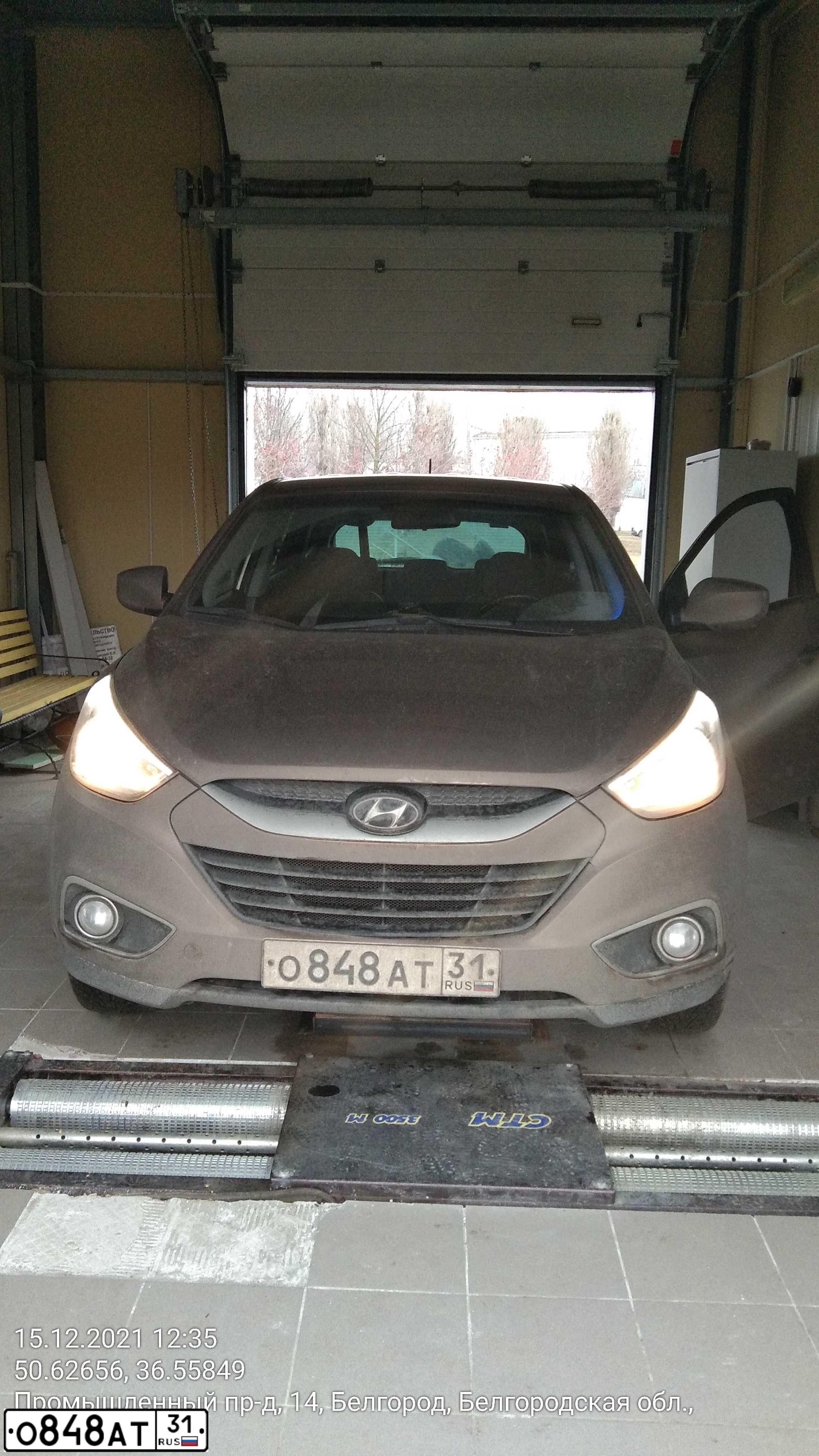 Фото автомобиля HYUNDAI IX35, 2015 — госномер О848АТ31. Цвет: бронзовый