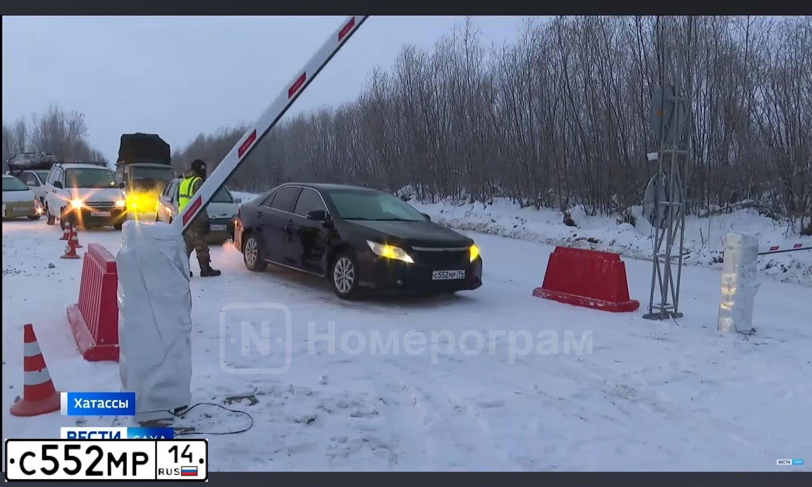 Фото автомобиля TOYOTA CAMRY, 2012 — госномер А812АА54. Цвет: ЧЕРНЫЙ МЕТАЛЛИК