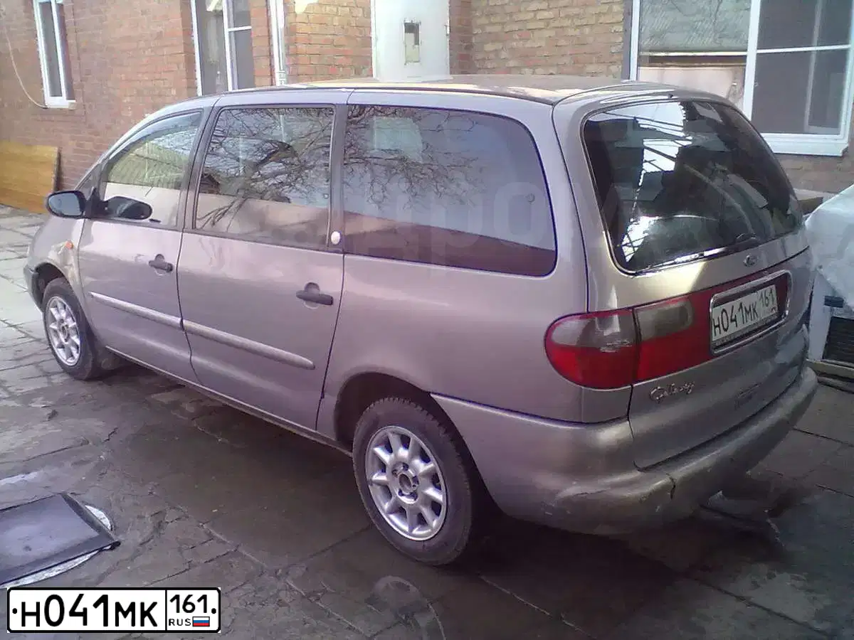 Фото автомобиля FORD GALAXY, 1997 — госномер К709УВ26. Цвет: СЕРО-БЕЖЕВЫЙ