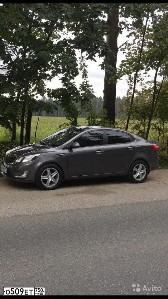 Фото автомобиля KIA RIO, 2014 — госномер А144ЕХ76. Цвет: СЕРЫЙ