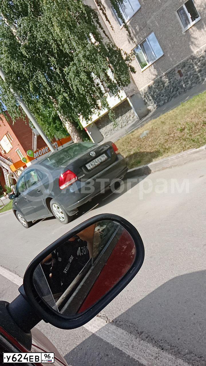 Фото автомобиля VOLKSWAGEN POLO, 2012 — госномер У624ЕВ96