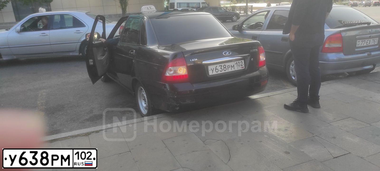 Фото автомобиля LADA 2170 PRIORA, 2013 — госномер Е005ОН190. Цвет: СИНЕ-ЧЕРНЫЙ