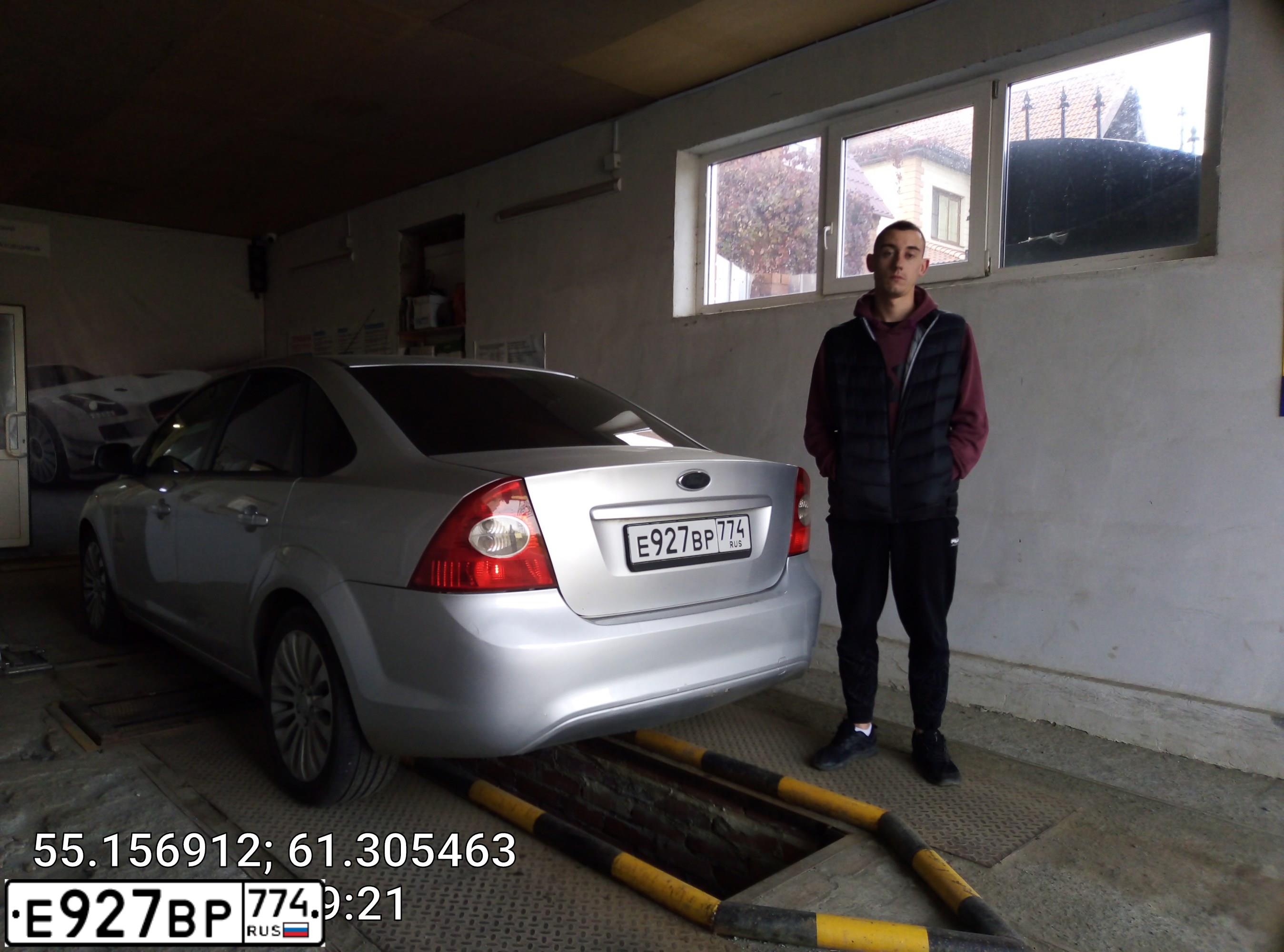 Фото автомобиля FORD FOCUS, 2010 — госномер Е927ВР774. Цвет: СЕРЕБРИСТЫЙ