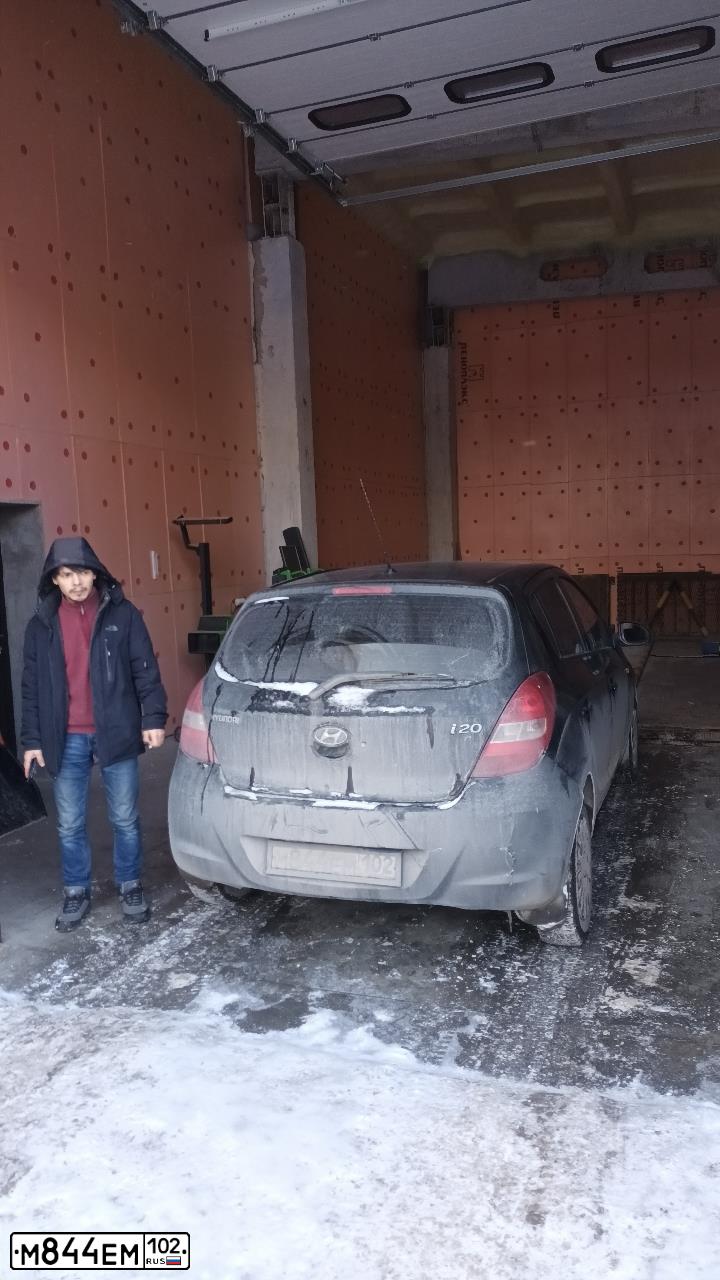 Фото автомобиля HYUNDAI I20, 2009 — госномер М844ЕМ102. Цвет: ЧЕРНЫЙ