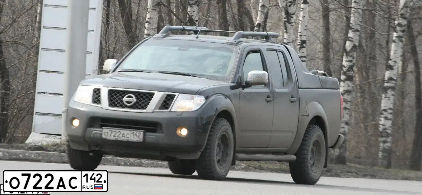 Фото автомобиля NISSAN NAVARA, 2011 — госномер А148СР124. Цвет: ЧЕРНЫЙ