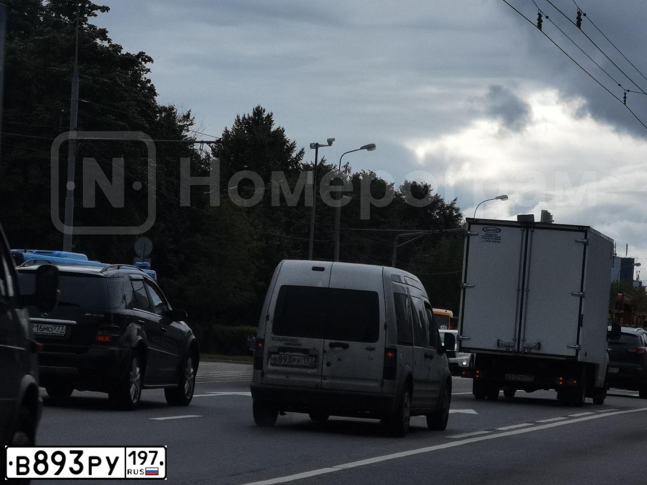 Фото автомобиля FORD TOURNEO CONNECT, 2008 — госномер В893РУ197. Цвет: СЕРЫЙ