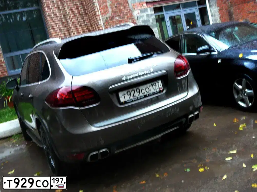 Фото автомобиля PORSCHE CAYENNE, 2013 — госномер К873РС763. Цвет: Коричневый