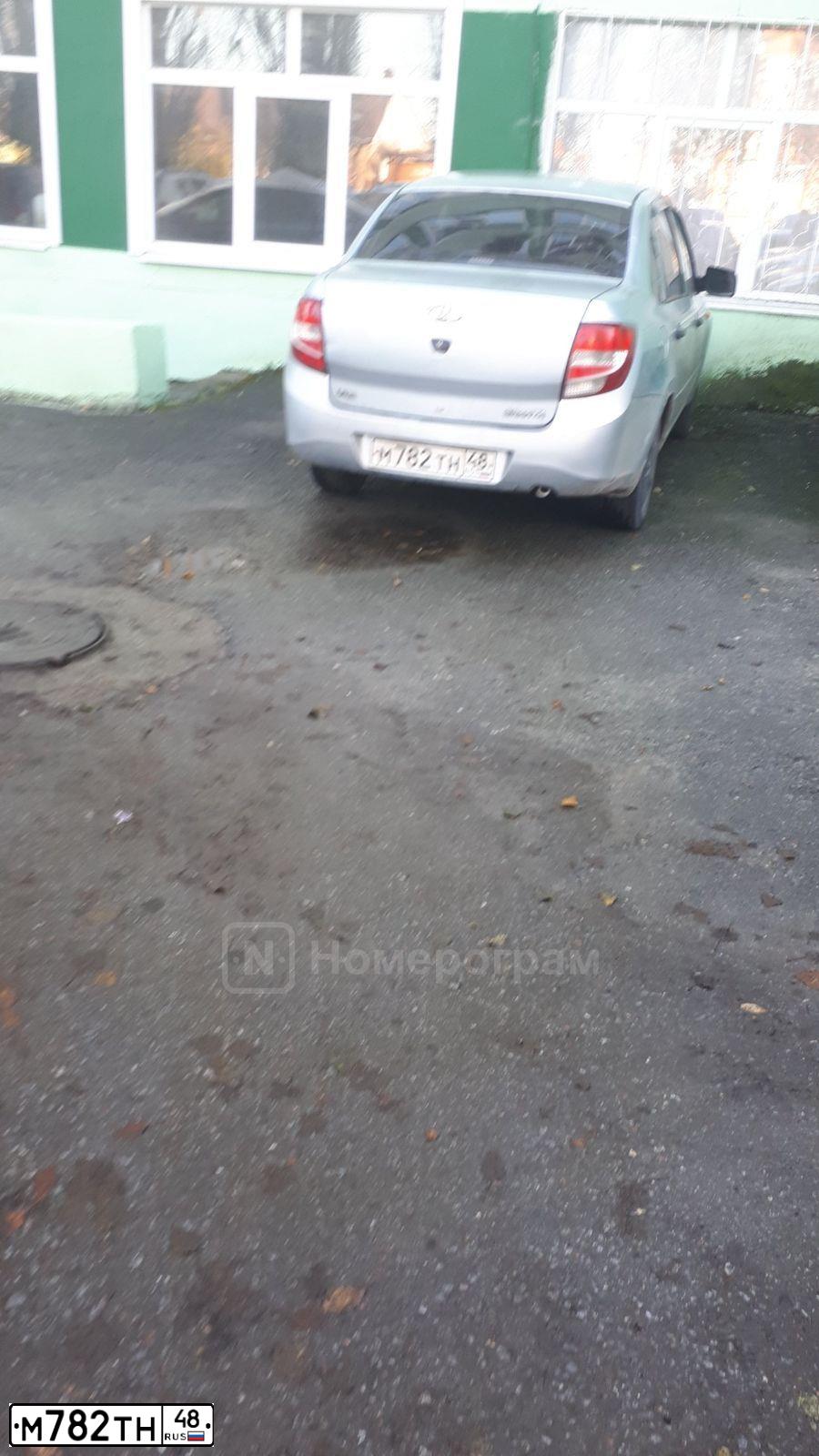 Фото автомобиля LADA 2190 GRANTA, 2012 — госномер М782ТН48. Цвет: ГОЛУБОЙ