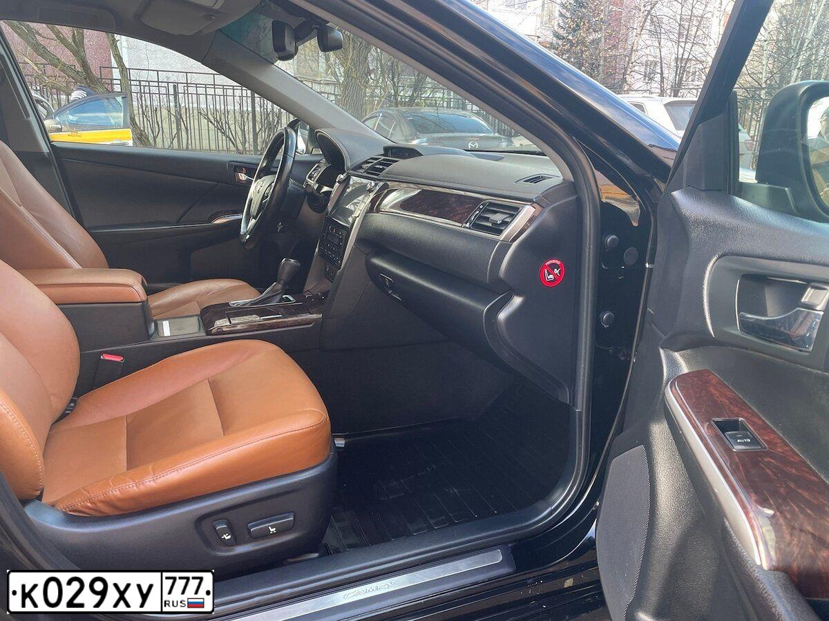 Фото автомобиля TOYOTA CAMRY, 2016 — госномер У200ХК05. Цвет: ЧЕРНЫЙ МЕТАЛЛИК