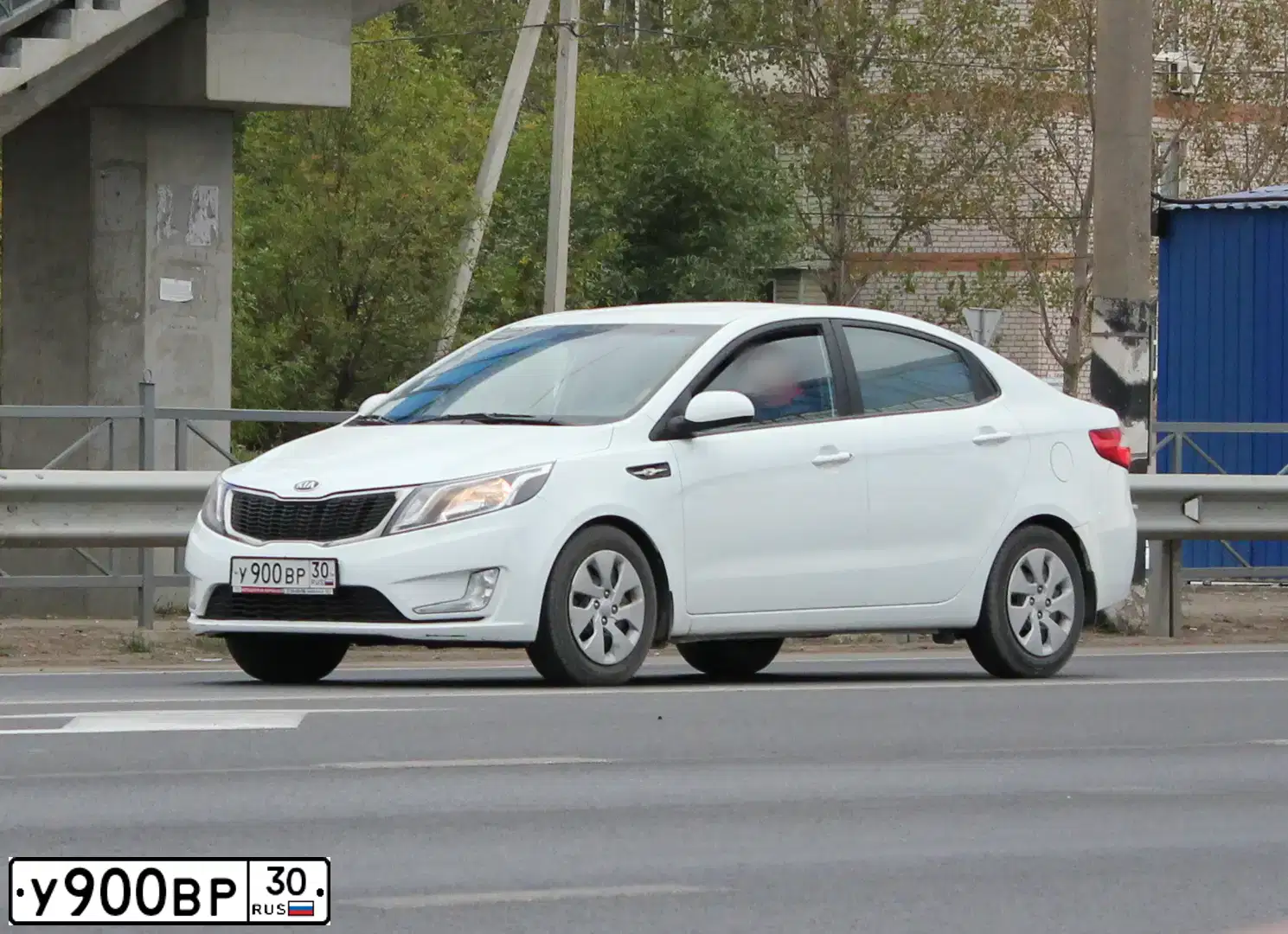 Фото автомобиля LADA 2114 SAMARA, 2012 — госномер У900ВР30. Цвет: Белый
