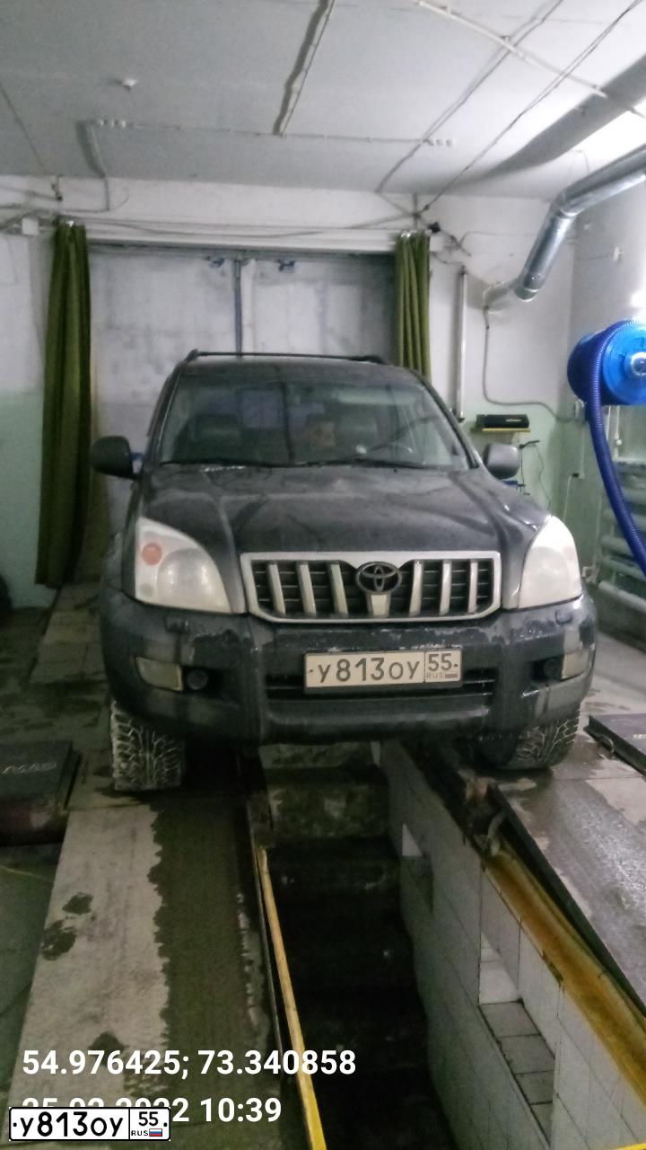 Фото автомобиля TOYOTA LANDCRUISER, 2003 — госномер А680ХН22. Цвет: ЧЕРНЫЙ