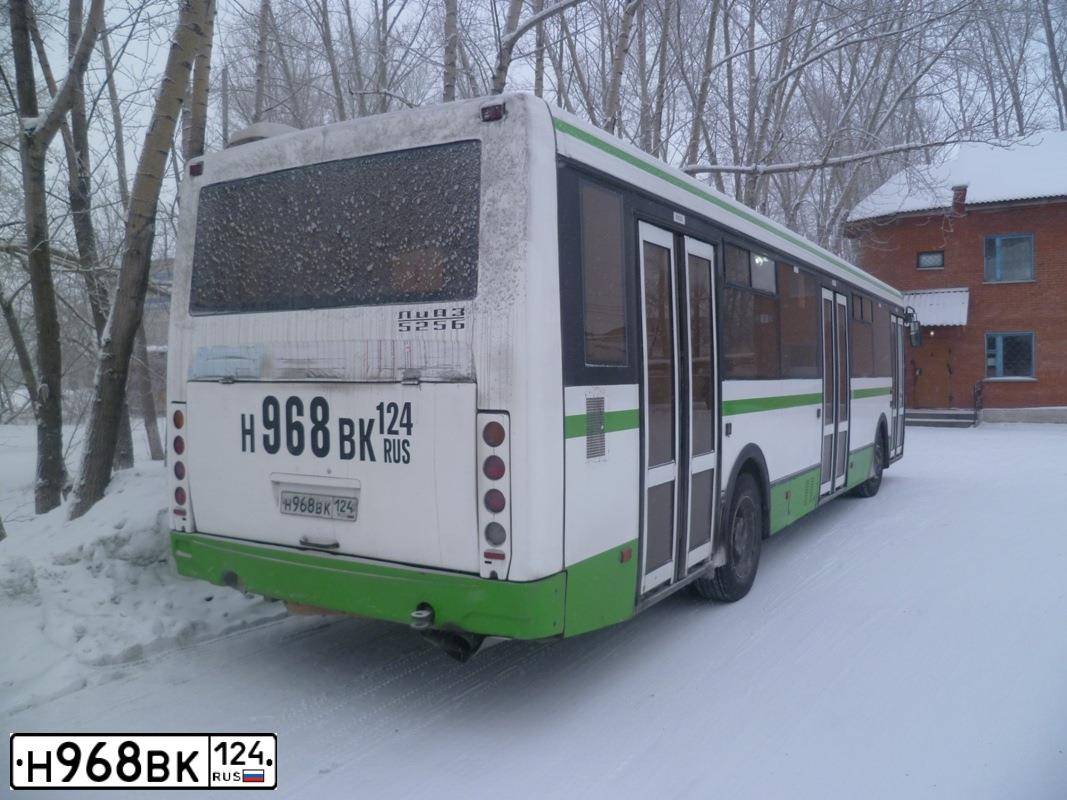 Фото автомобиля LIAZ 5256, 2010 — госномер Н968ВК124. Цвет: БЕЛЫЙ ЗЕЛЕНЫЙ