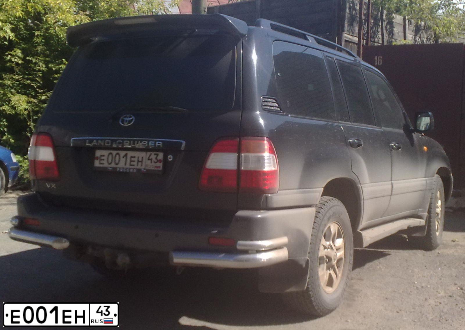 Фото автомобиля TOYOTA LAND CRUISER 100, 2006 — госномер У559ТВ43. Цвет: ЧЕРНЫЙ