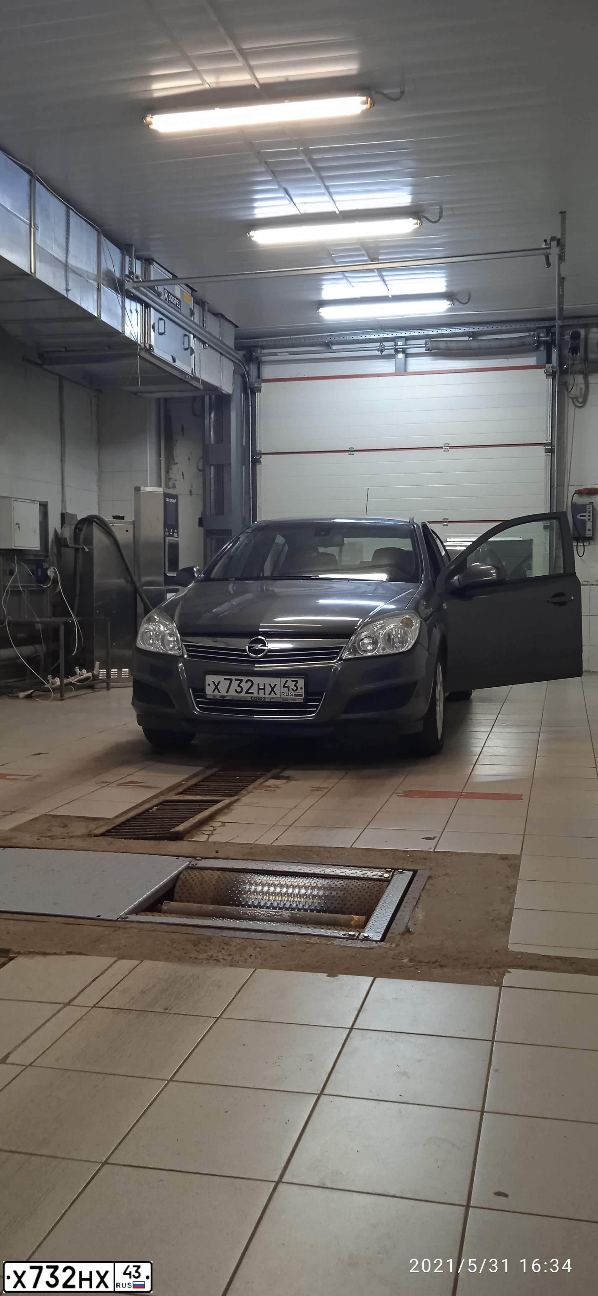 Фото автомобиля OPEL ASTRA, 2012 — госномер О523ВУ18