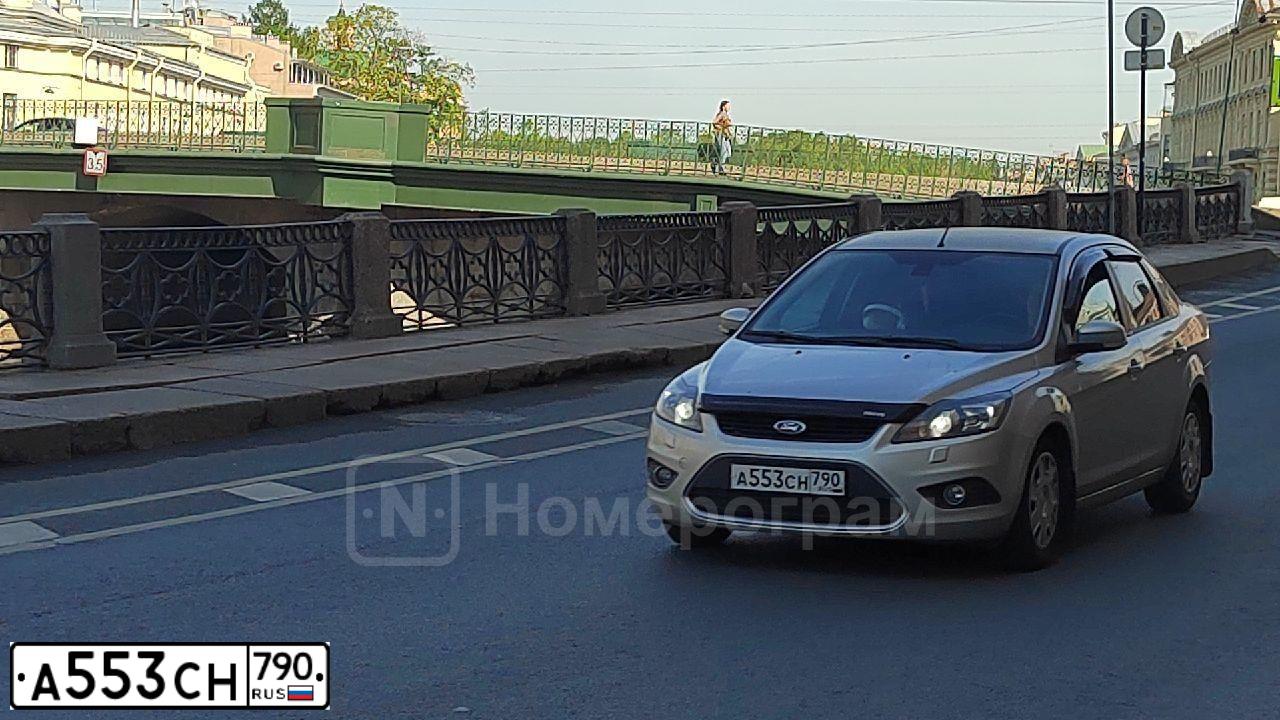 Фото автомобиля FORD FOCUS, 2011 — госномер А252МО190. Цвет: Серебристый