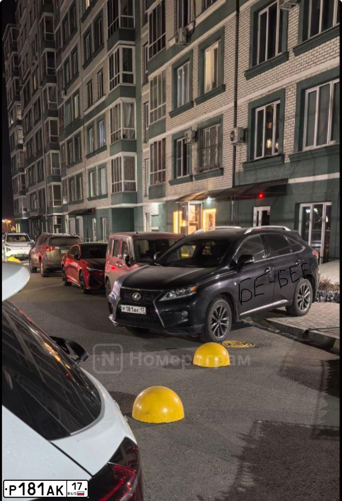 Фото автомобиля LEXUS S RX, 2012 — госномер Р181АК17. Цвет: ЧЕРНЫЙ