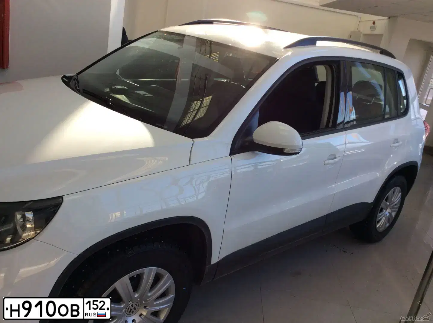Фото автомобиля VOLKSWAGEN TIGUAN, 2014 — госномер Х660МА152. Цвет: Белый