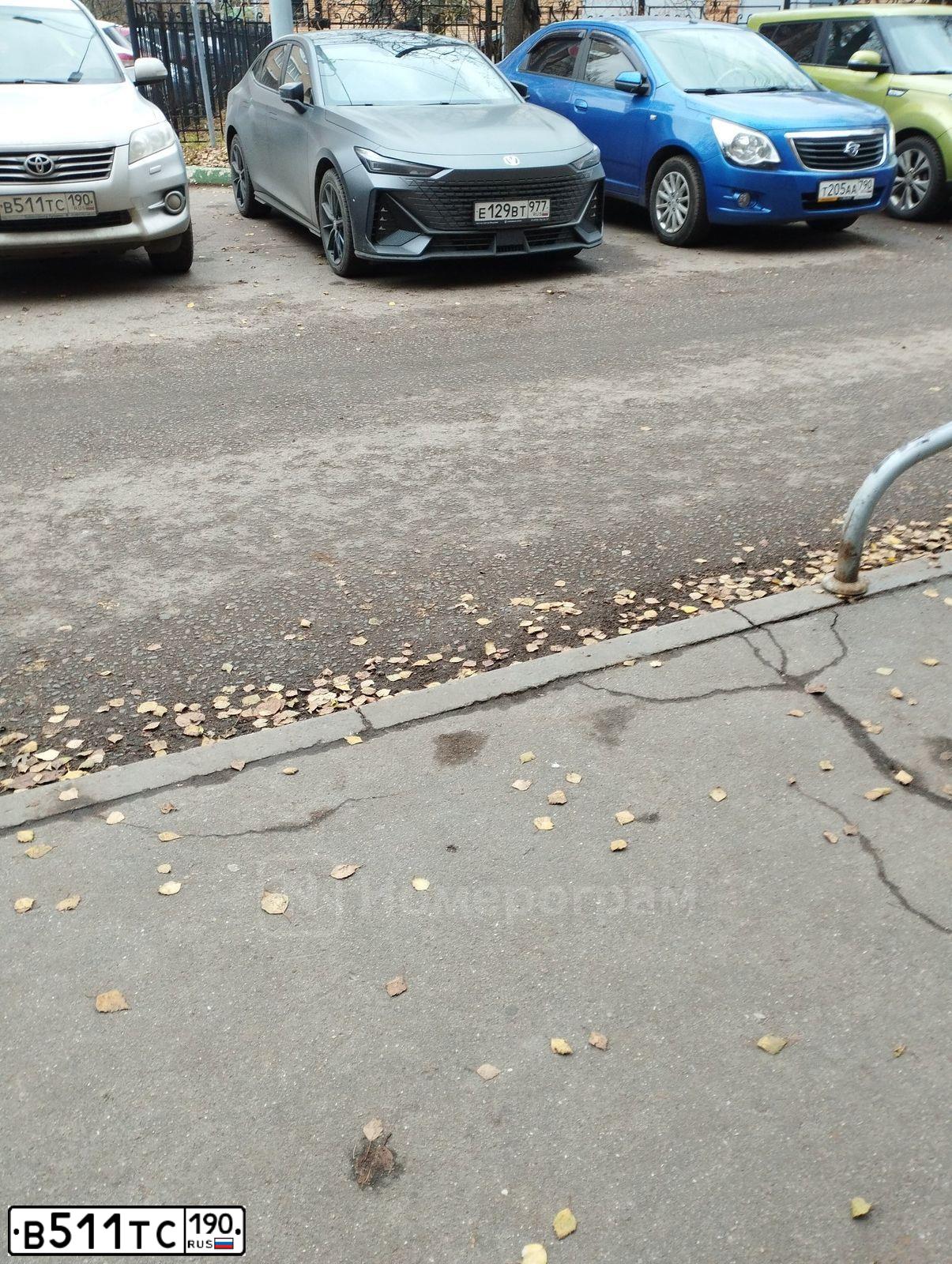 Фото автомобиля TOYOTA RAV4, 2012 — госномер В511ТС190. Цвет: СЕРЫЙ СВЕТЛЫЙ
