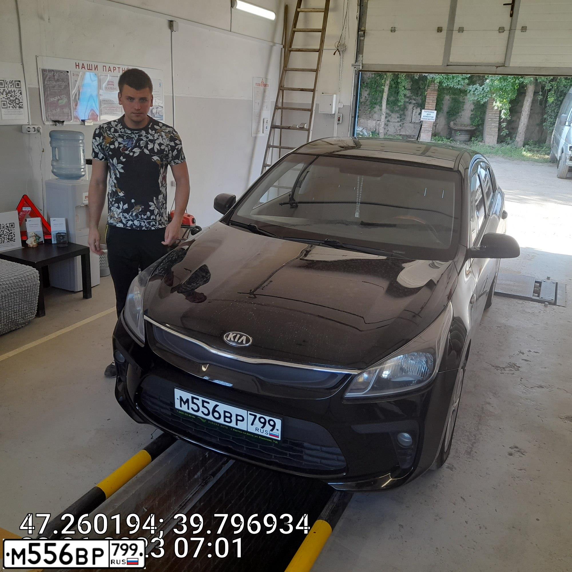 Фото автомобиля KIA RIO, 2018 — госномер Е125КК761. Цвет: ЧЕРНЫЙ