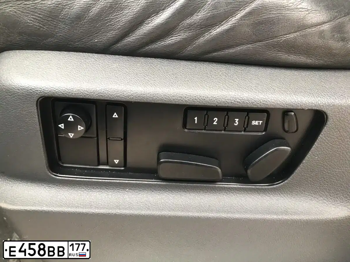 Фото автомобиля MITSUBISHI MONTERO, 2002 — госномер А728ВХ250. Цвет: БЕЖЕВЫЙ СВЕТЛЫЙ