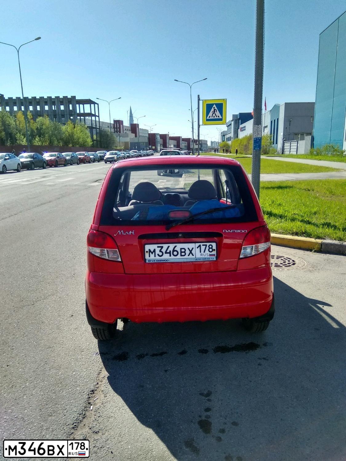 Фото автомобиля DAEWOO MATIZ, 2011 — госномер М346ВХ178. Цвет: ЯРКО-КРАСНЫЙ