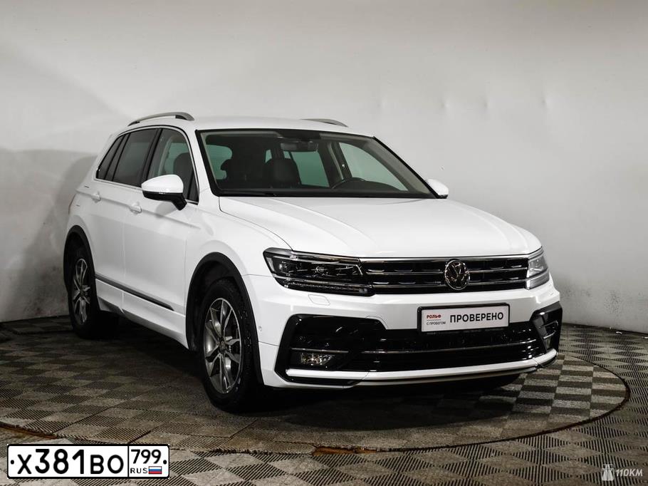 Фото автомобиля VOLKSWAGEN TIGUAN, 2018 — госномер Х381ВО799. Цвет: Белый