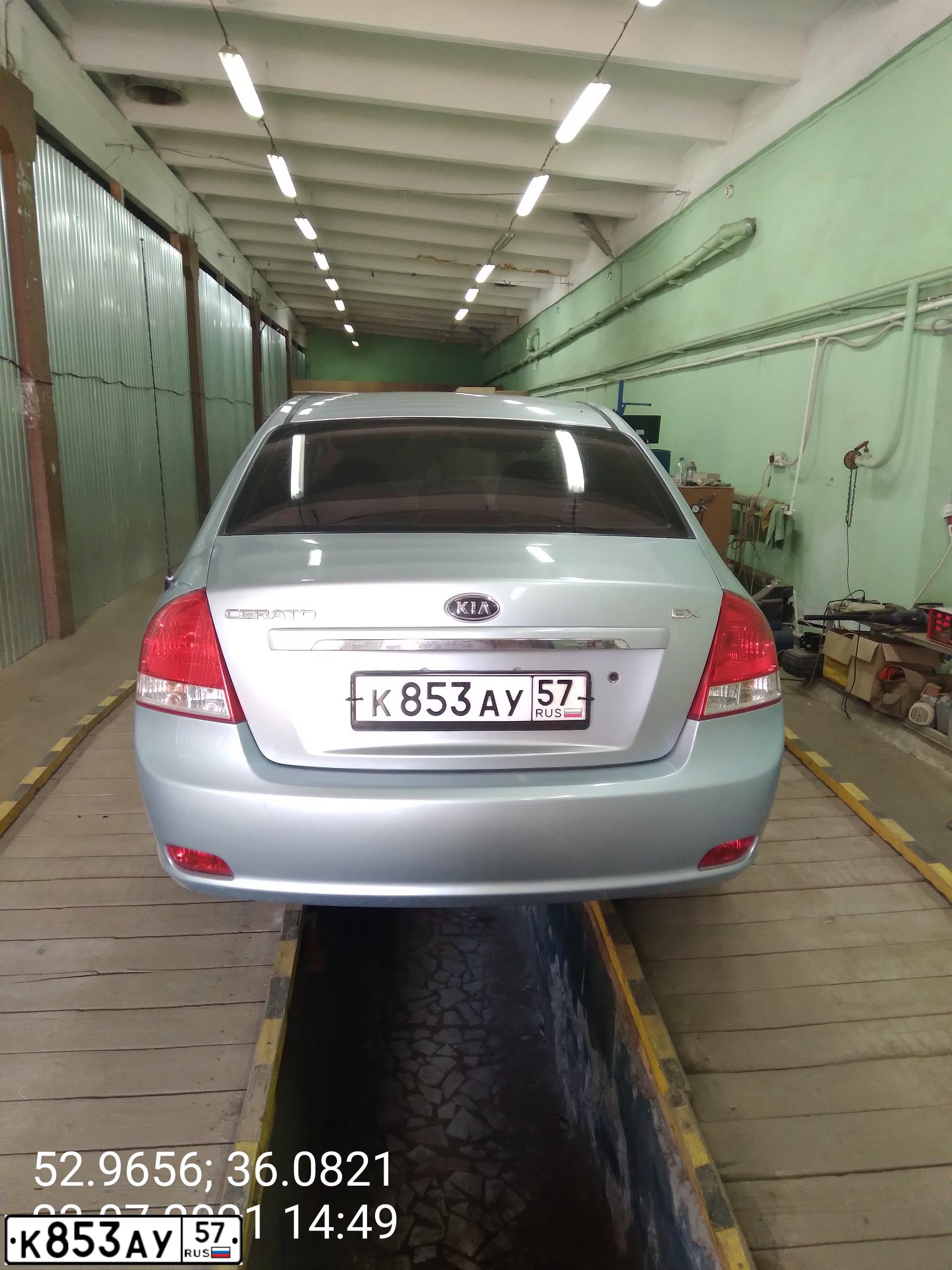 Фото автомобиля KIA CERATO, 2007 — госномер Е422ХК40. Цвет: СЕРЕБРИСТЫЙ