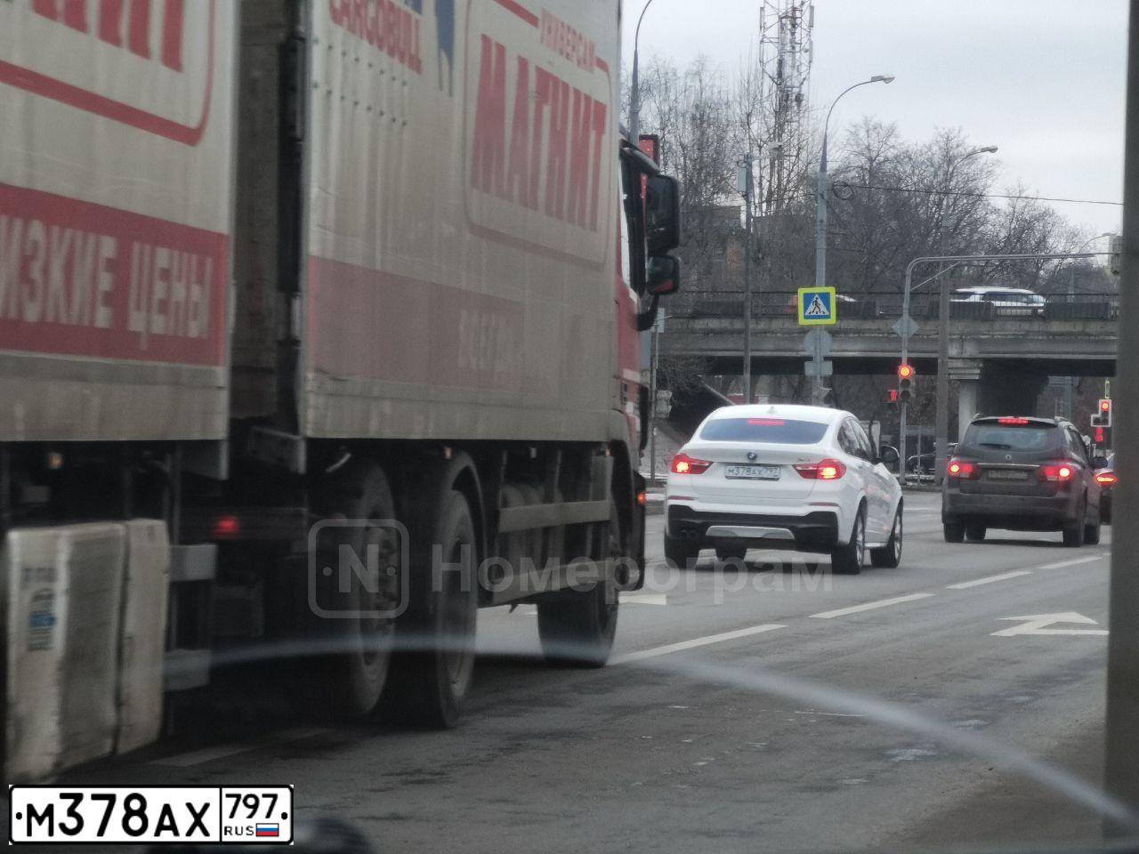 Фото автомобиля BMW X4, 2018 — госномер М378АХ797. Цвет: Белый