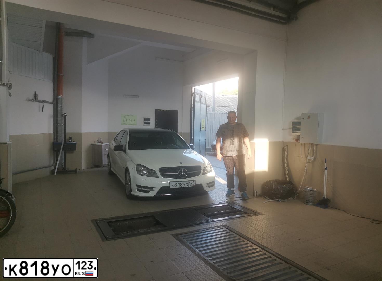 Фото автомобиля MERCEDES S-KLASSE, 2006 — госномер О165ОО61. Цвет: ЧЕРНЫЙ