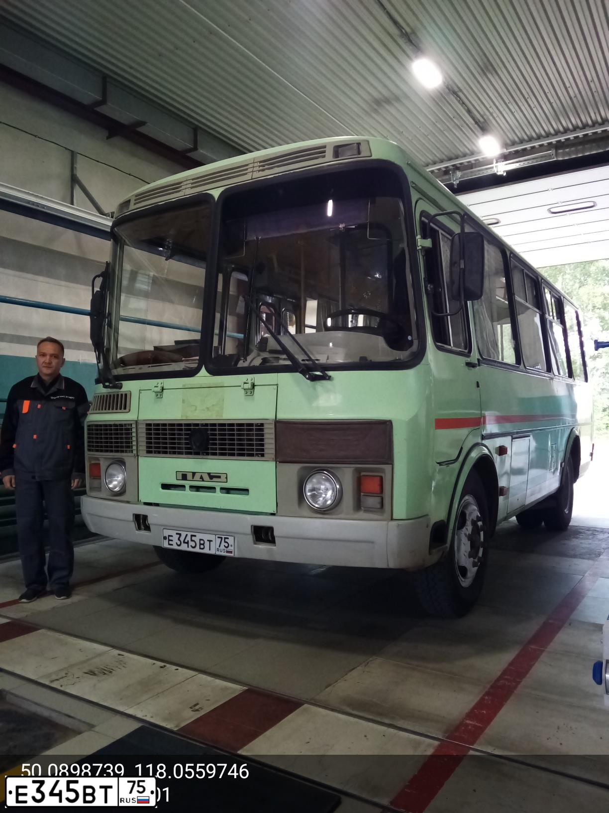 Фото автомобиля PAZ 3205, 2007 — госномер Е345ВТ75. Цвет: САЛАТОВЫЙ