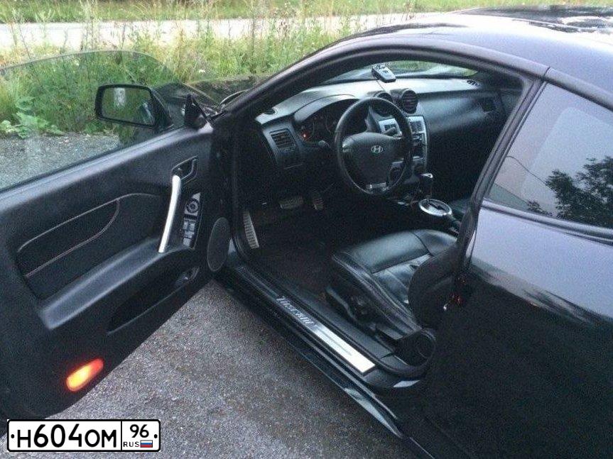 Фото автомобиля HYUNDAI TUSCANI, 2002 — госномер Т179РХ196. Цвет: ЧЕРНЫЙ