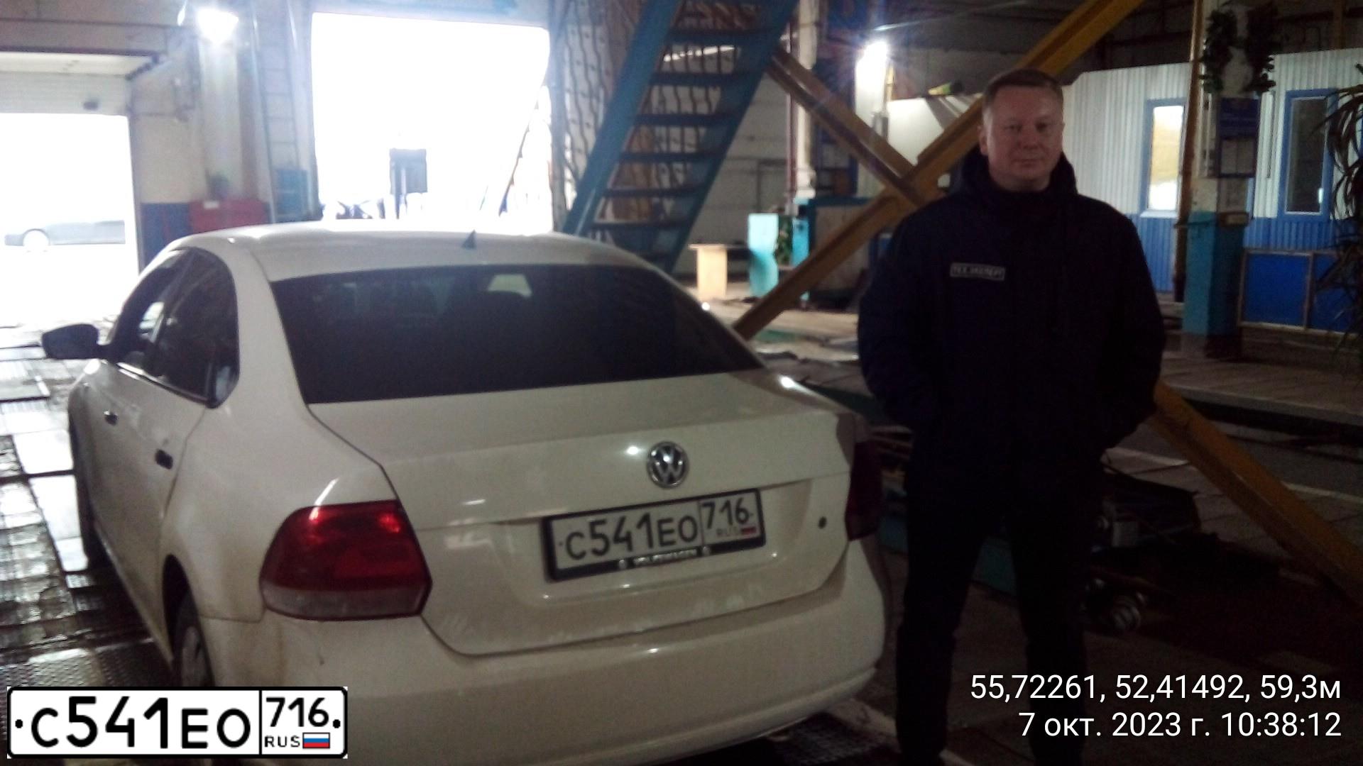Фото автомобиля VOLKSWAGEN POLO, 2013 — госномер Е316ОН156. Цвет: БЕЛЫЙ