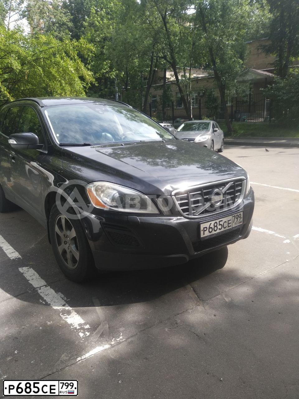 Фото автомобиля VOLVO XC60, 2012 — госномер Р685СЕ799. Цвет: ЧЕРНЫЙ
