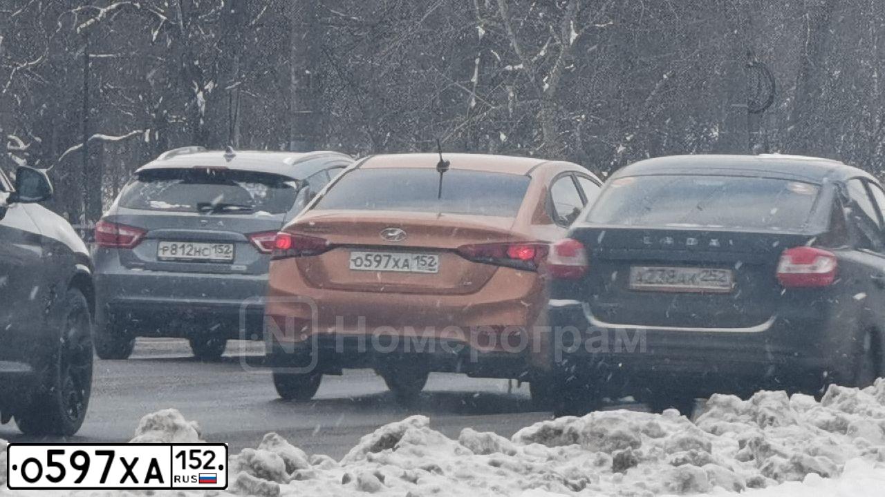 Фото автомобиля HYUNDAI SOLARIS, 2017 — госномер О597ХА152. Цвет: Оранжевый