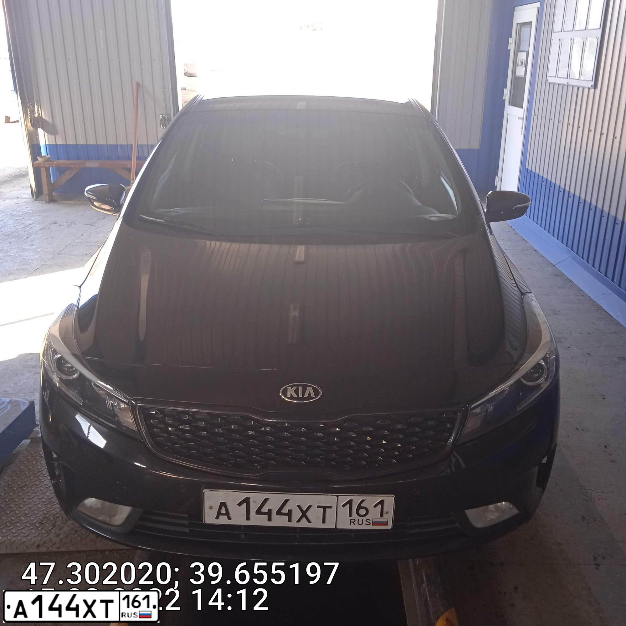 Фото автомобиля KIA CERATO, 2017 — госномер А144ХТ161. Цвет: ЧЕРНЫЙ