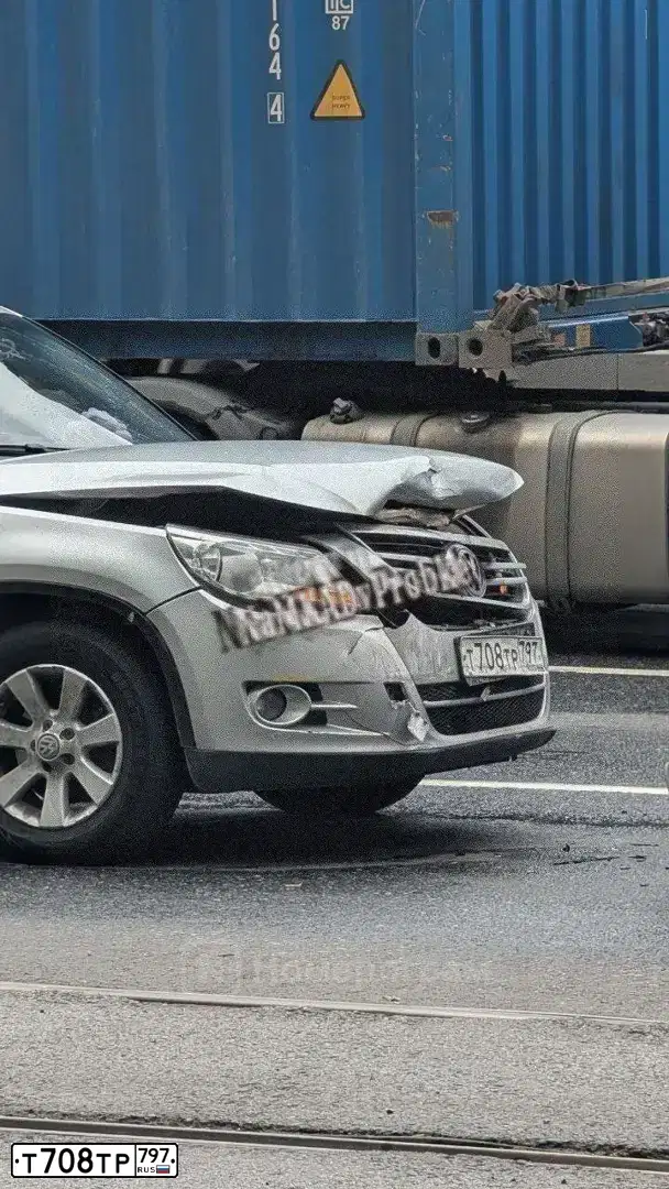 Фото автомобиля VOLKSWAGEN TIGUAN, 2010 — госномер Т708ТР797. Цвет: Серый