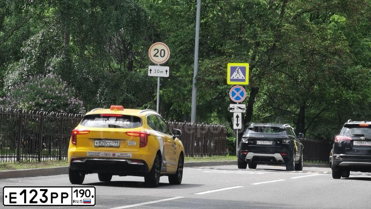 Фото автомобиля OPEL ASTRA, 2011 — госномер Е123РР190. Цвет: СИНИЙ