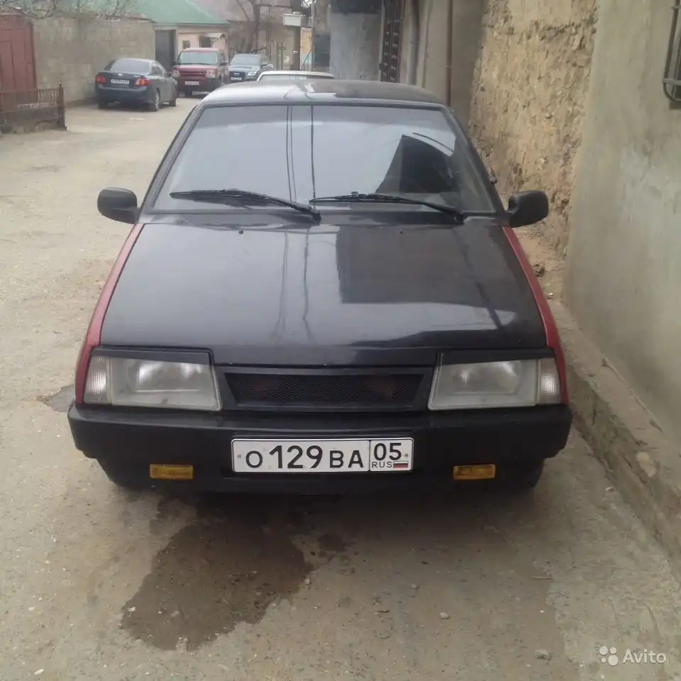 Фото автомобиля LADA 2109 SAMARA, 2002 — госномер Р094УК99. Цвет: СЕРЕБРИСТЫЙ-КРАСНЫЙ