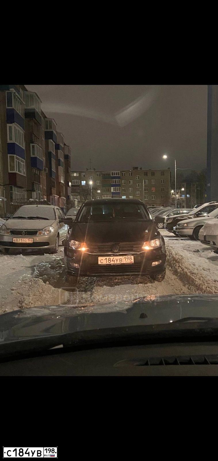 Фото автомобиля VOLKSWAGEN POLO, 2019 — госномер С184УВ198. Цвет: ЧЕРНЫЙ