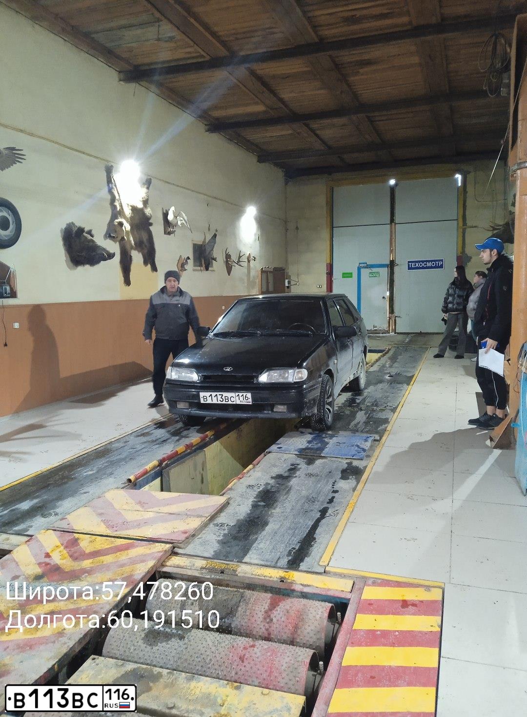Фото автомобиля LADA 2114 SAMARA, 2010 — госномер Р288ХА196. Цвет: СИНЕ-ЧЕРНЫЙ
