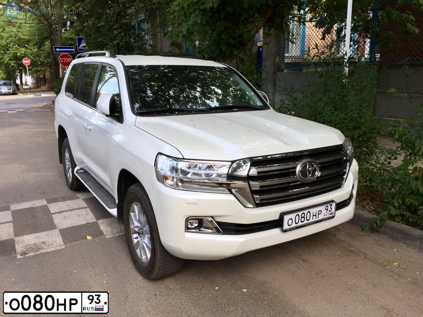 Фото автомобиля TOYOTA LANDCRUISER 200, 2018 — госномер О080НР93. Цвет: Белый