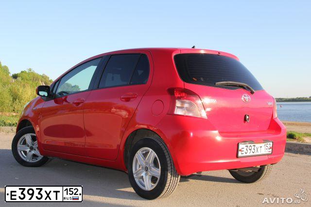 Фото автомобиля TOYOTA YARIS, 2008 — госномер О062КЕ152. Цвет: Красный