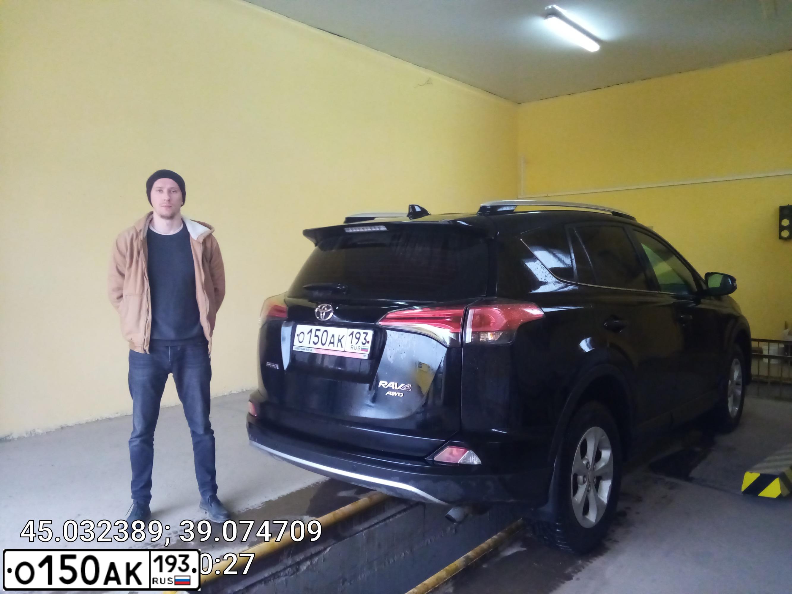 Фото автомобиля TOYOTA RAV4, 2017 — госномер О150АК193. Цвет: ЧЕРНЫЙ МЕТАЛЛИК