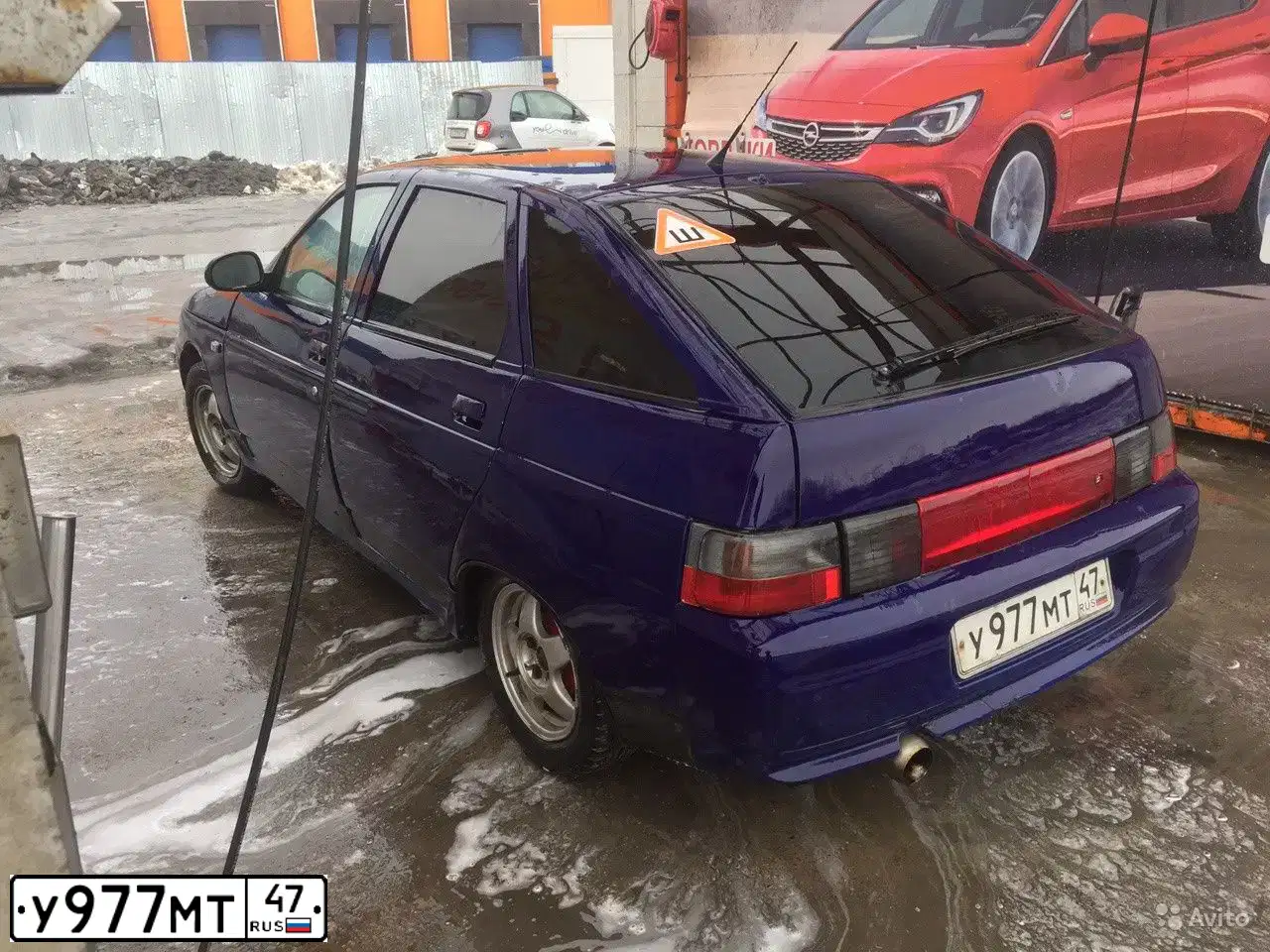 Фото автомобиля LADA 2112, 2003 — госномер У977МТ47. Цвет: ЯРКО-СИНИЙ
