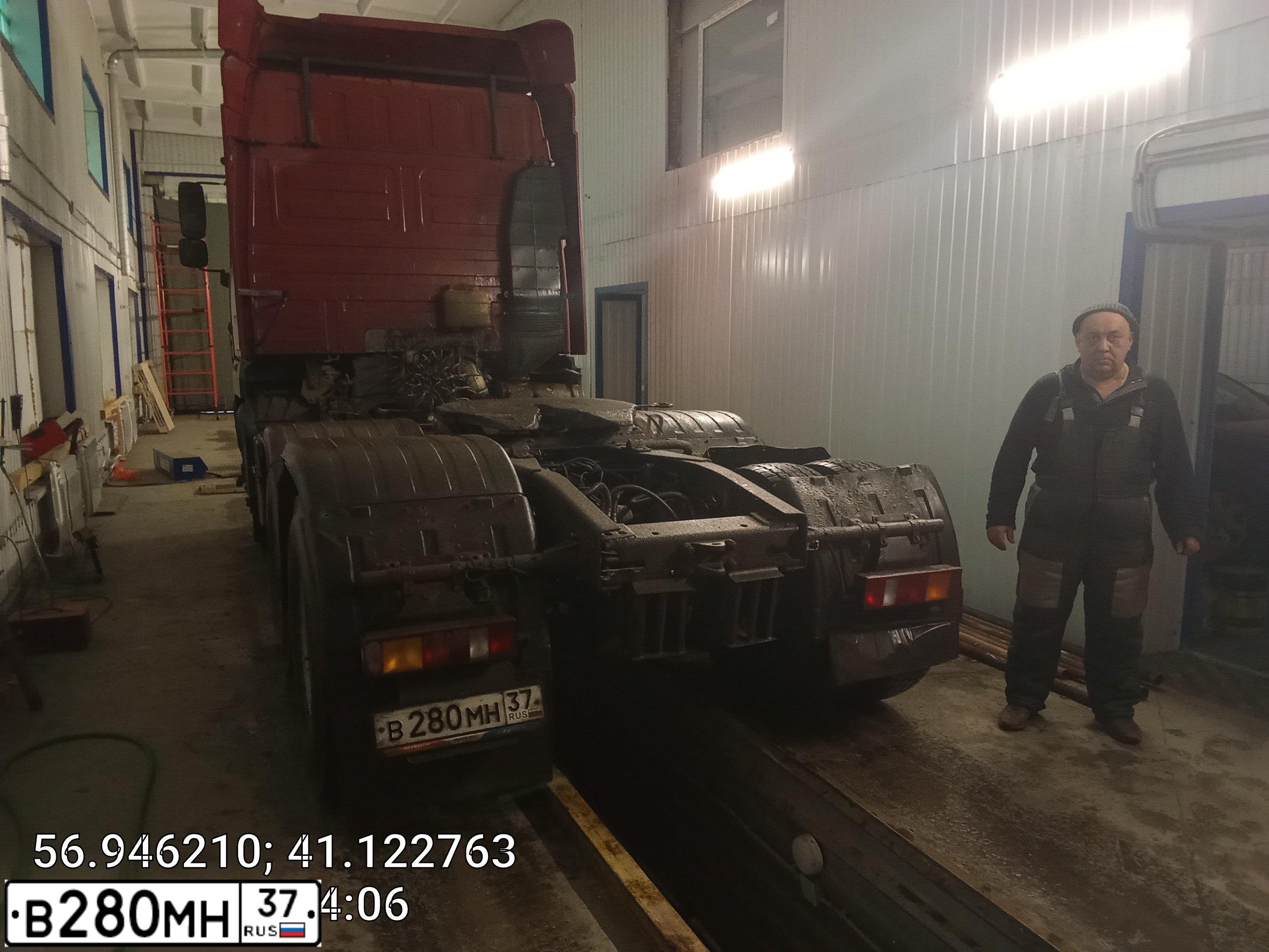 Фото автомобиля MAZ 6430 /6X4/, 2013 — госномер О648ОЕ71. Цвет: Красный